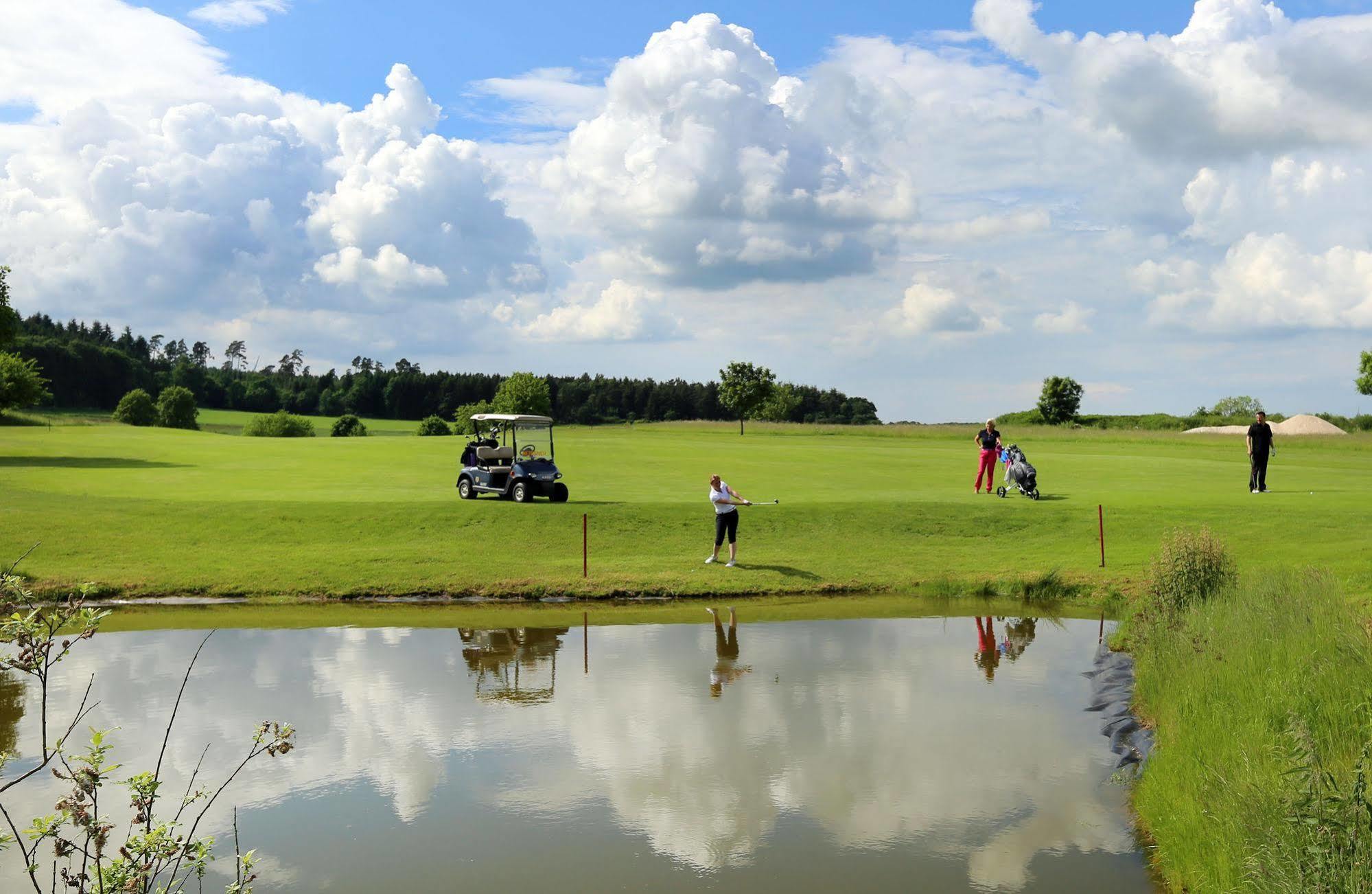 Apartments Golfpark Schlossgut Sickendorf Lauterbach Kültér fotó